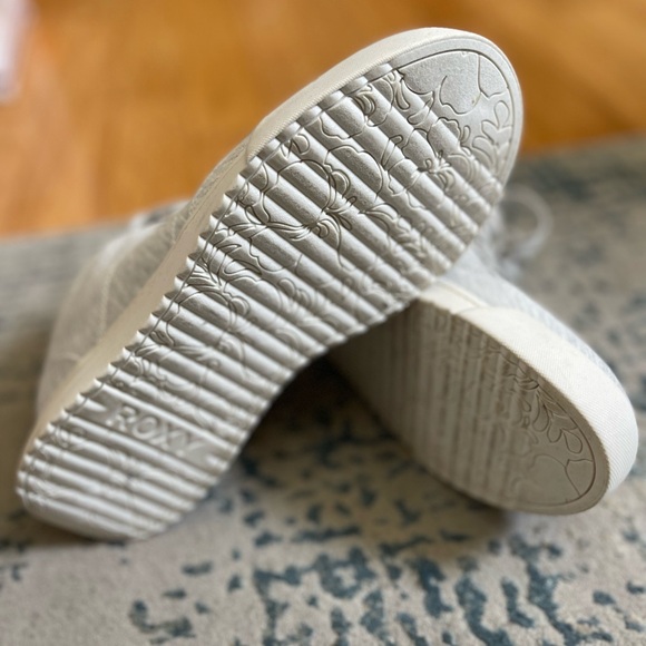Roxy sneakers size 8.5 - Picture 5 of 7